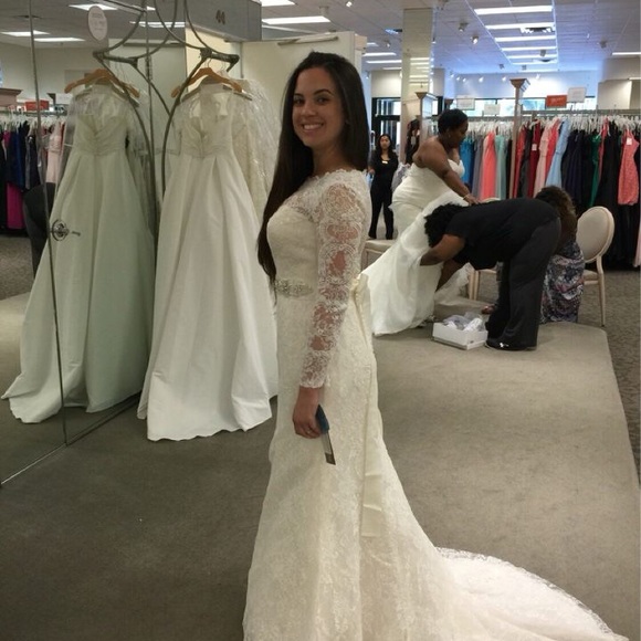 Lace long sleeve wedding dress. Never altered. - Picture 6 of 8